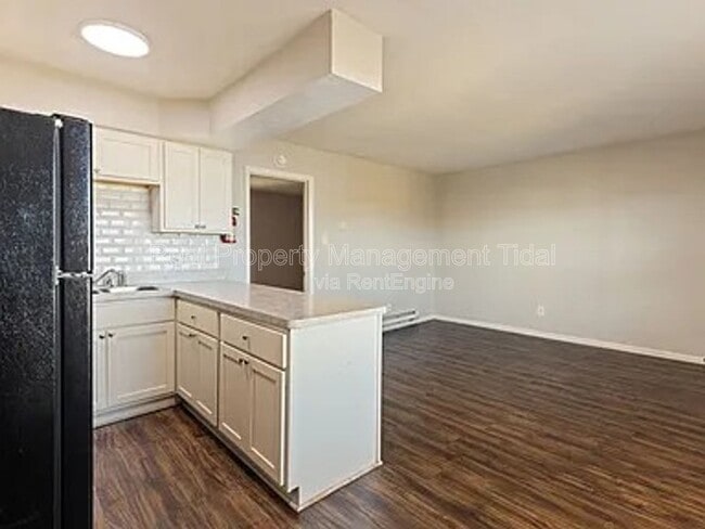 Building Photo - 5667 Brickell Rd