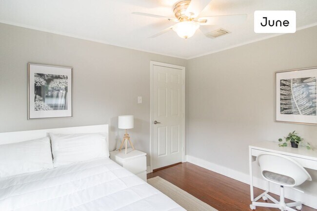 Building Photo - ROOM ONLY in 3-bed/2.0-bath Home
