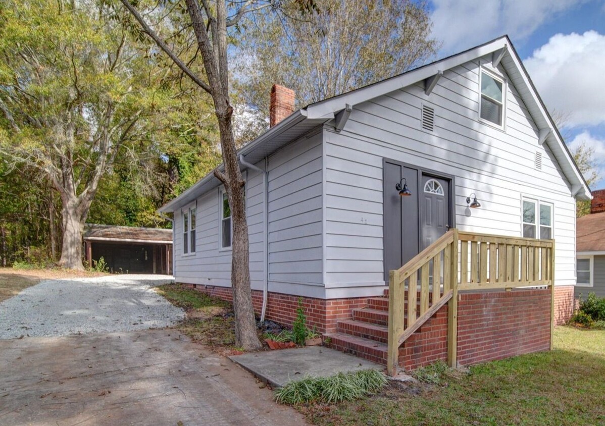 Foto principal - Newly remodeled 3 BR / 2 BA in Wadesboro !