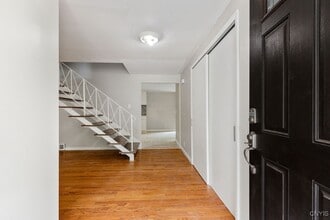 Building Photo - 117 Treeland Cir
