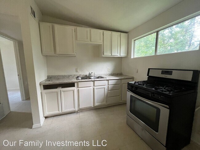 Building Photo - 3 br, 1 bath House - 2814 E. 43Rd St. N.