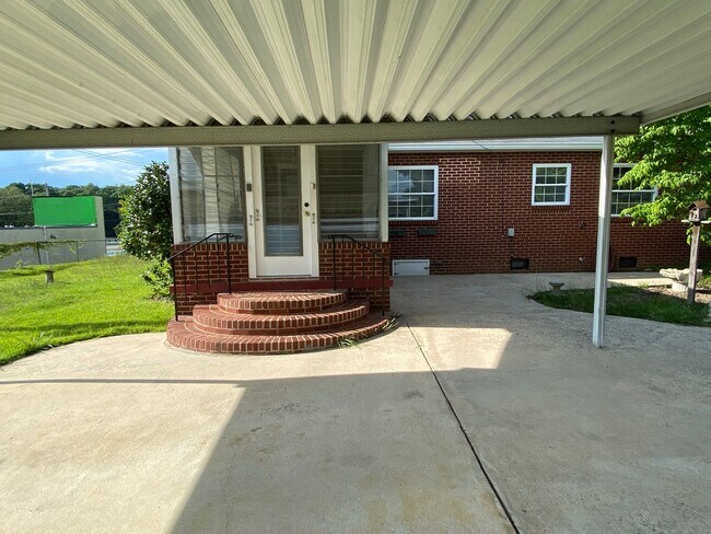 Foto del edificio - Room in 3 Bedroom Home at W Franklin Blvd