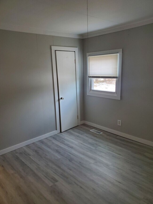 Foto del edificio - For Rent: 2 Bedroom, 1 Bathroom Home