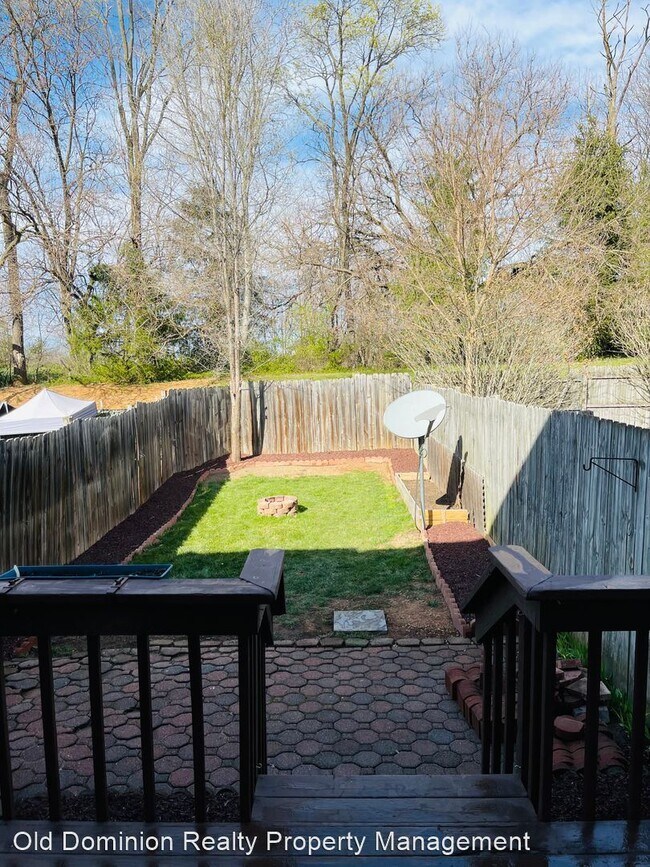 Foto del edificio - 3 br, 1.5 bath House - 879 Northfield Court
