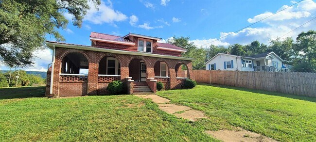 Foto del edificio - 4 bed 2 bath home in Church Hill