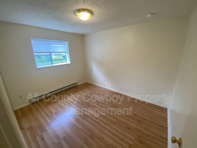 Building Photo - 704 Ferris Ct