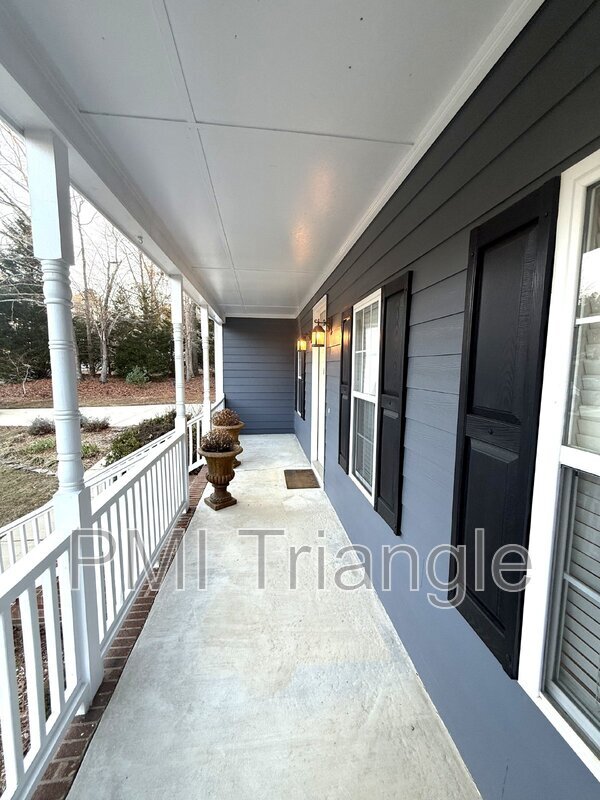 Building Photo - 3700 Fox Stone Dr