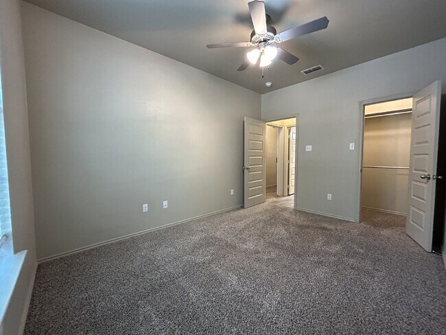 Foto del edificio - Beautiful Townhome Located Near Texas Tech Campus!