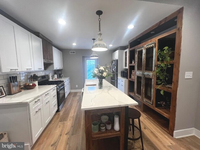 Building Photo - 1929 Dudley St