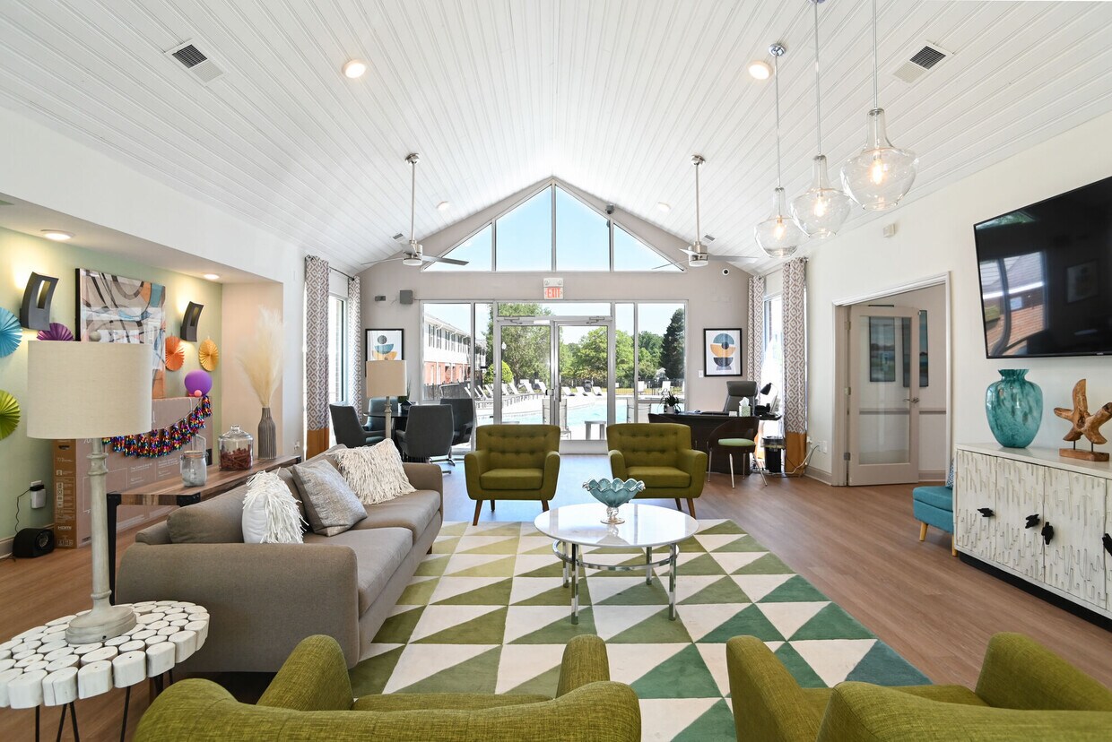 Oficina de arrendamiento - University Townhomes at Charlotte