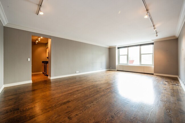 Foto del edificio - 1325 N State Pkwy