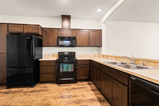 Building Photo - **AVAILABLE 18-May-2024** Woodridge Park C...