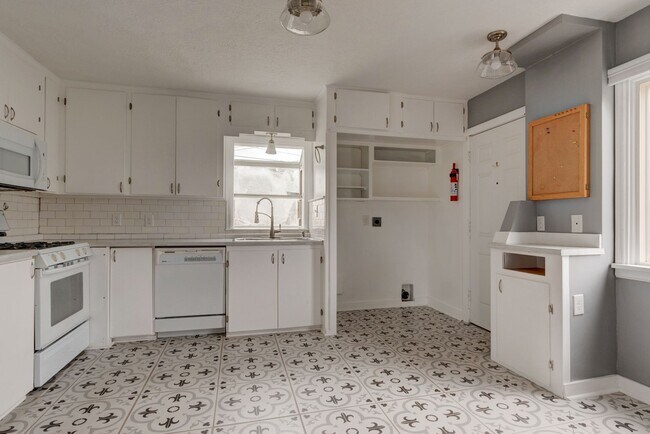 Building Photo - Cozy 2 bed 1 bath home in Oak Harbor