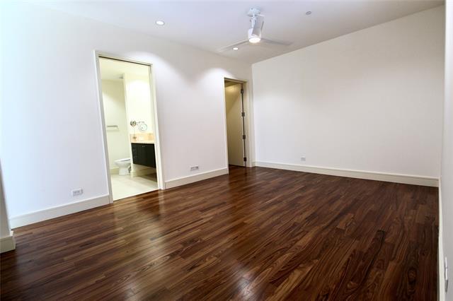 Foto del edificio - 2408 Victory Park Ln