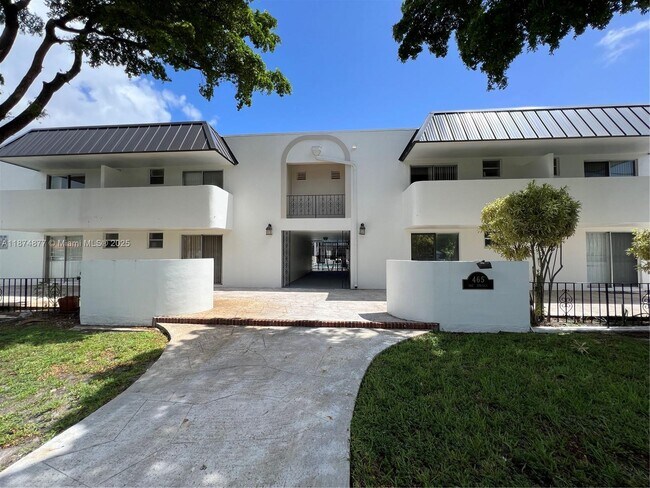 Building Photo - 465 S Royal Poinciana Blvd