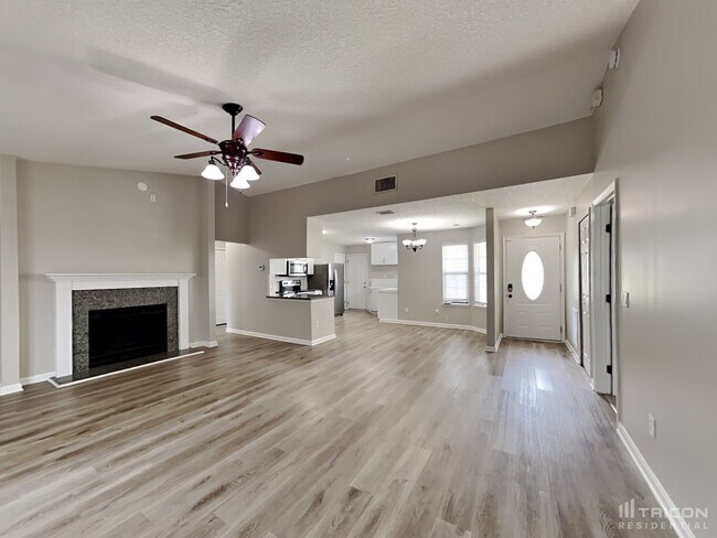 Foto del edificio - 13131 Leatherleaf Dr S