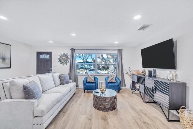 Building Photo - 225 Bel Aire Dr