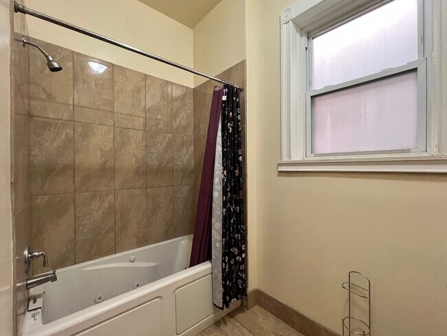 Building Photo - 4736 S Prairie Ave