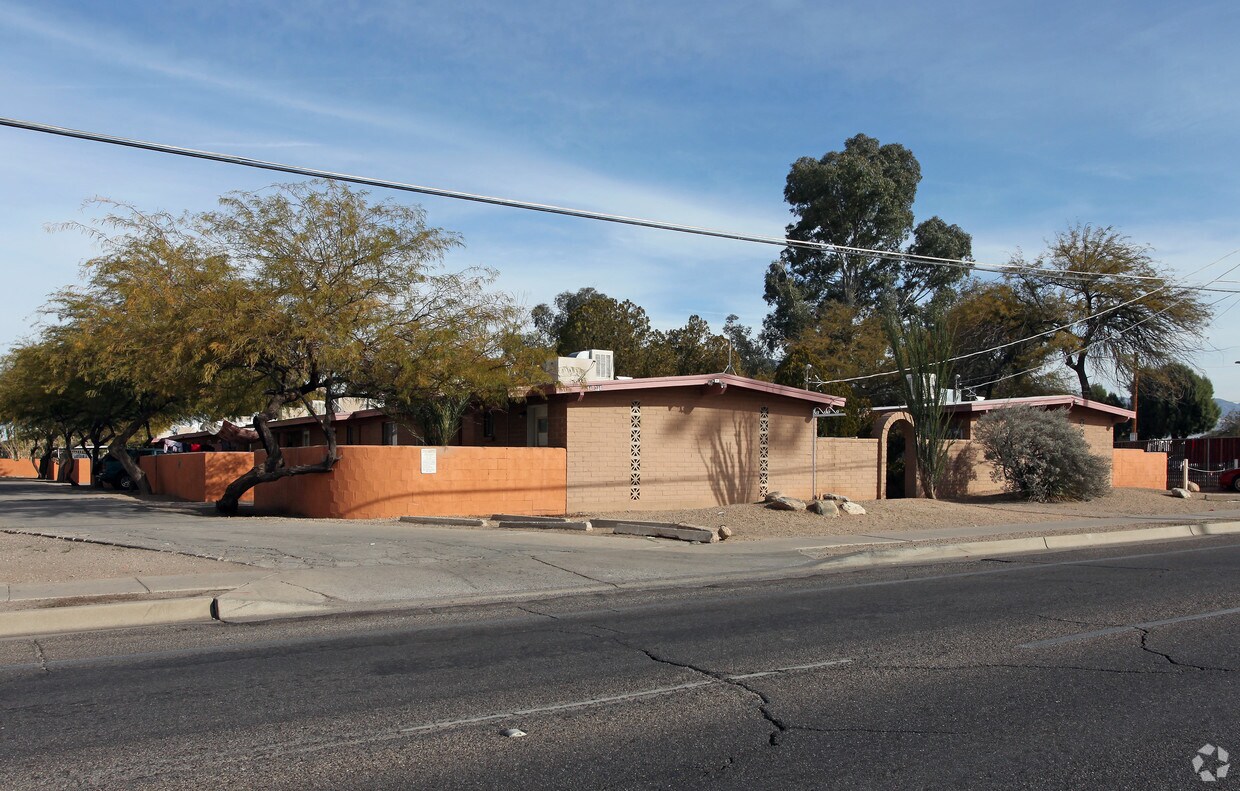 Foto principal - 184-210 W Prince Rd