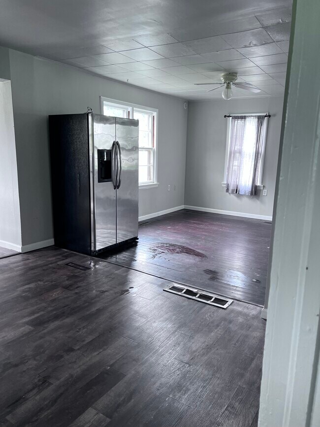 Foto del edificio - 639 S Main Ave