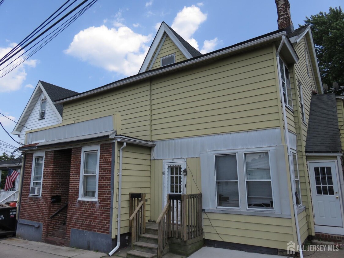 Primary Photo - 417 Henry St