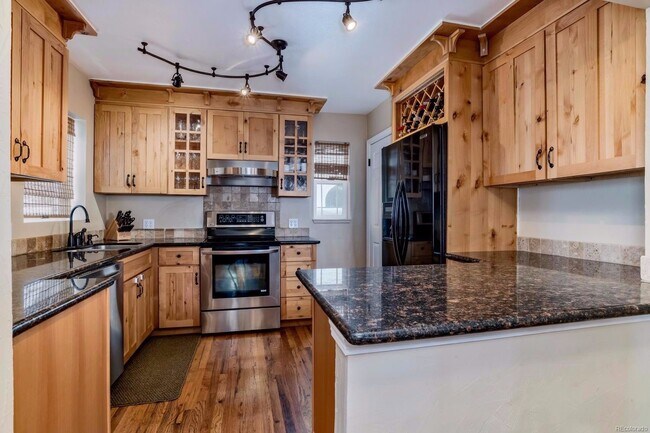 Building Photo - Gorgeous Home in Great Neighborhood! License #2024-BFN-0001552