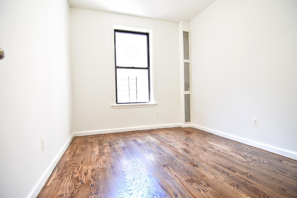 Primary Photo - 566 W 162nd St