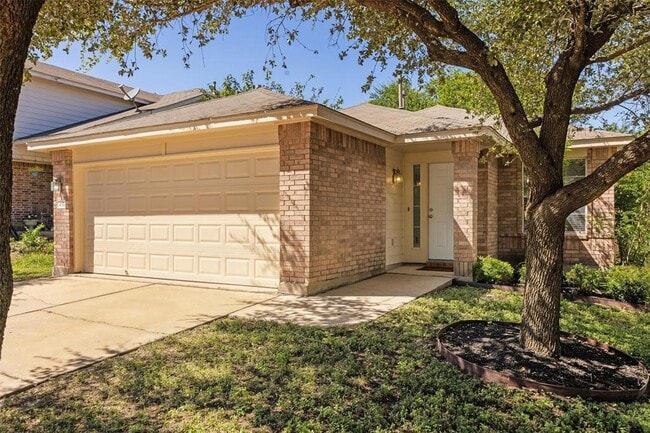 Foto del edificio - 437 Sweet Leaf Ln