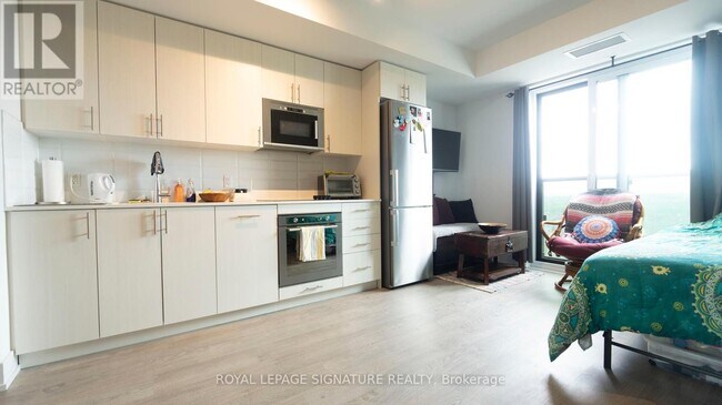 Photo du bâtiment - 2550-2550 Simcoe St N