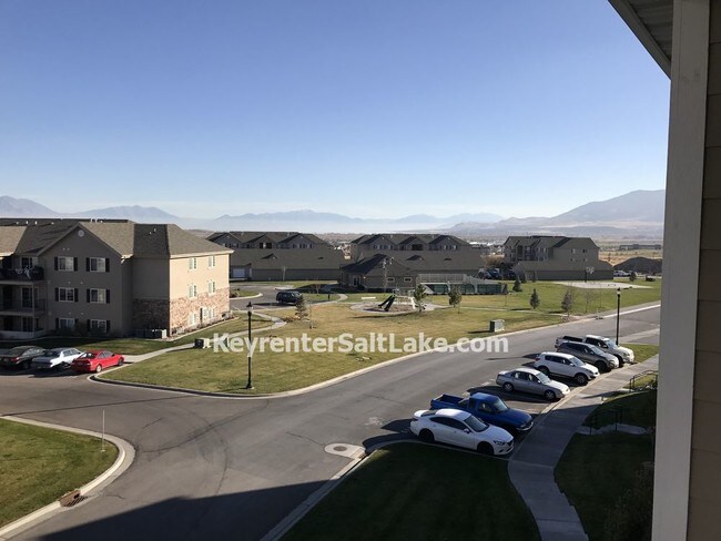 Building Photo - 1953 N Crest Rd