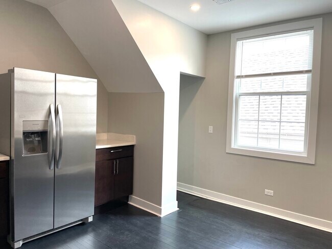 Foto del edificio - 3825 N Kimball Ave