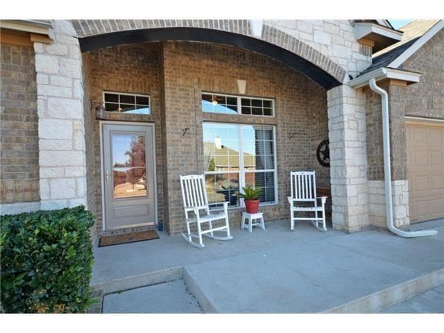 Building Photo - 2411 Stagecoach Bend
