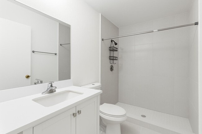 Building Photo - 646 SW 20th Ct
