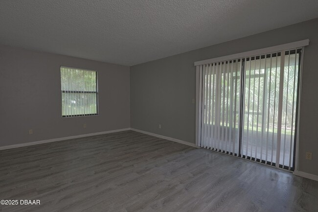 Building Photo - 6175 Sequoia Dr