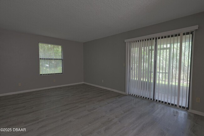 Foto del edificio - 6175 Sequoia Dr