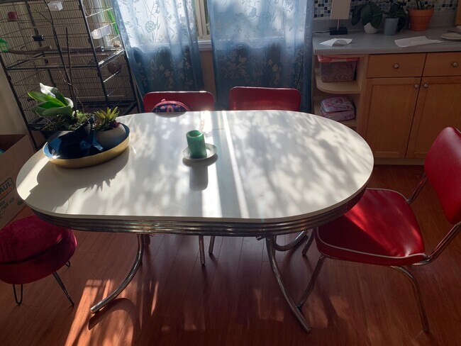 Dining area - 1373 Partridge Ave