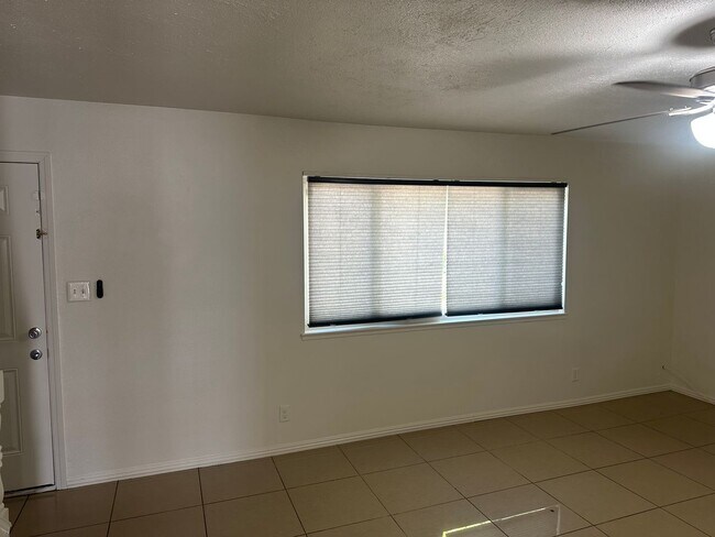 Foto del edificio - SE!!! Townhouse, Community Pool, Clubhouse...