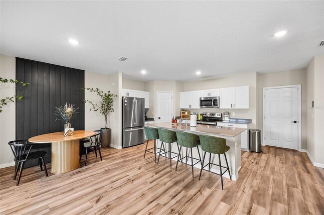 Foto del edificio - 7798 Peace Lily Ave