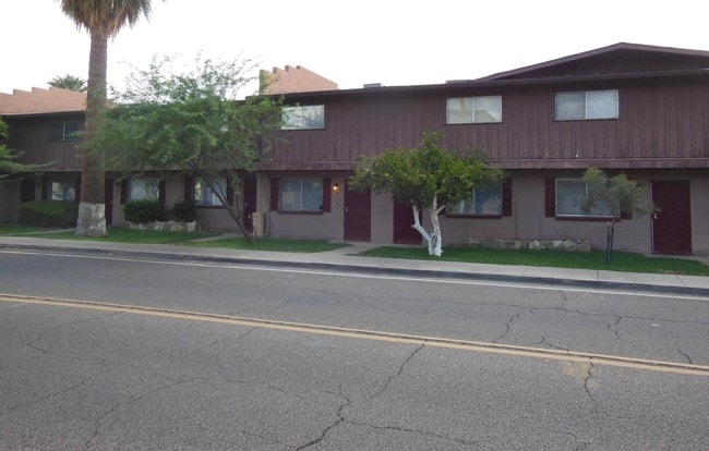 Building Photo - Phoenician Town Homes