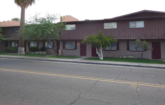 Foto del edificio - Phoenician Town Homes