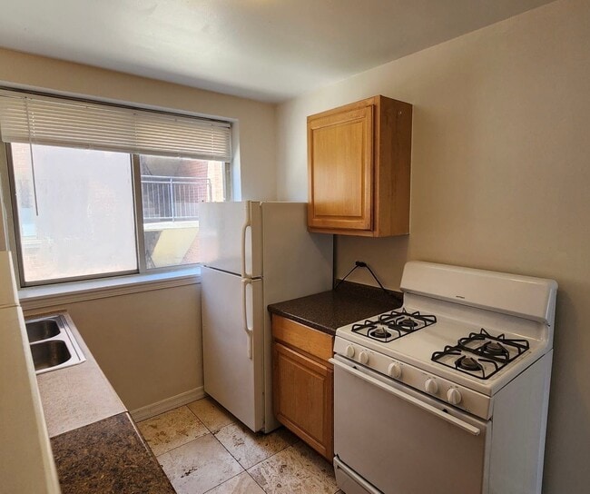 Foto del edificio - 2243 W Farwell Ave