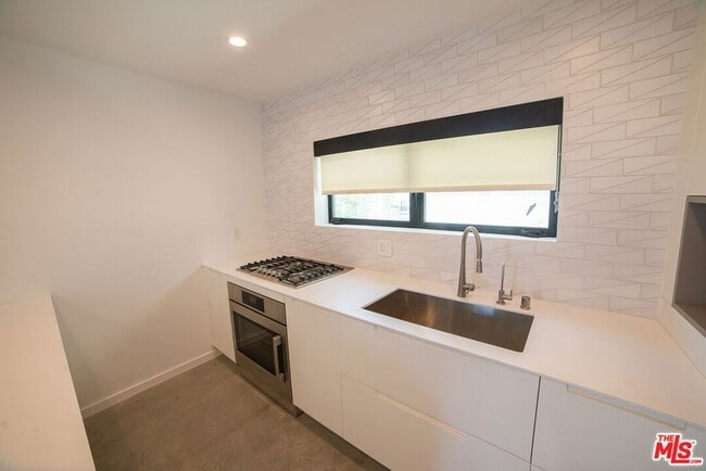 Building Photo - 14 Brooks Avenue Unit 15