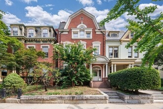 Building Photo - 818 W Franklin St