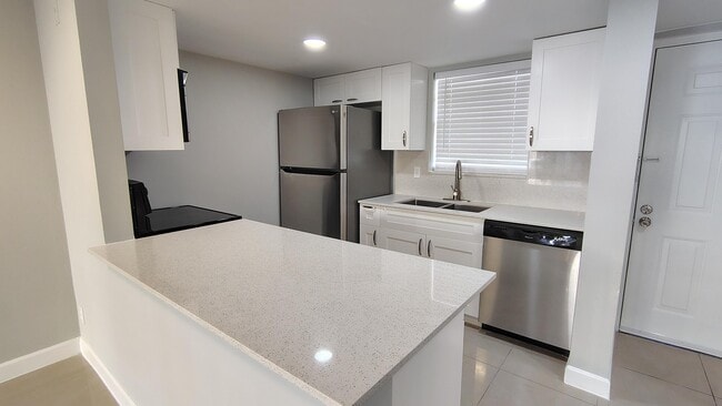 Building Photo - 6331 La Costa Dr