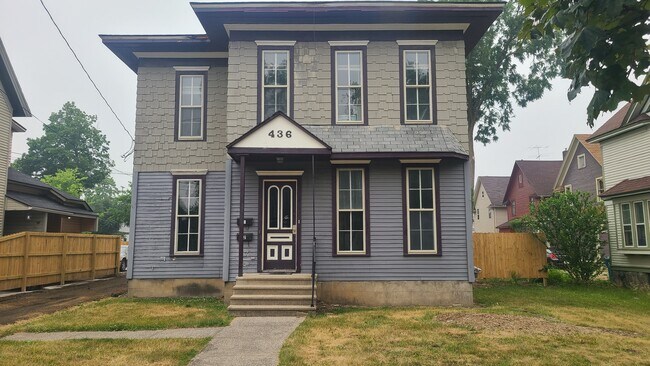 Building Photo - 436 W Walnut St