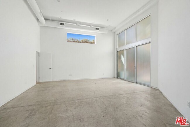 Building Photo - 2100 Abbot Kinney Blvd