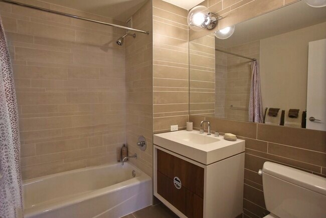 Foto del edificio - 435 W 50th St