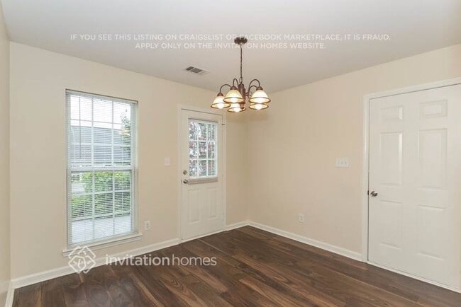 Building Photo - 7004 Glen Valley Way