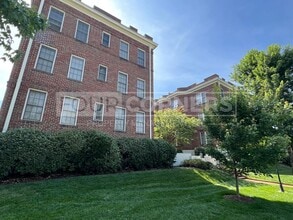 Building Photo - 828 N Elm St