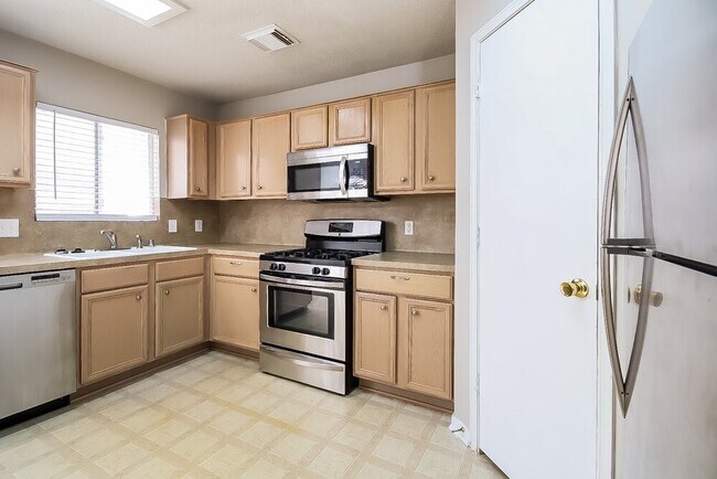 Building Photo - 18407 Knob Hill Lake Ln